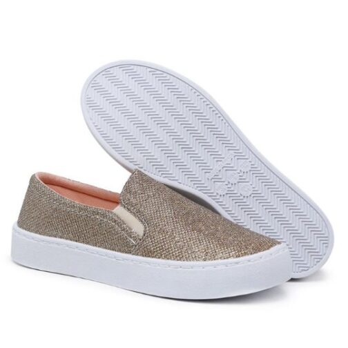 Tênis Slip On com detalhes em Glitter e solado antiderrapante