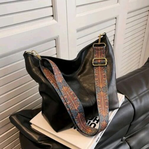 Bolsa Vintage com alça ajustável e zíper de fechamento