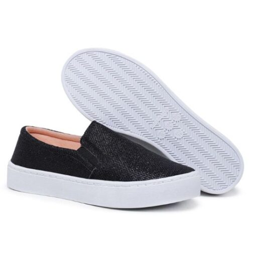 Tênis Slip On com detalhes em Glitter e solado antiderrapante