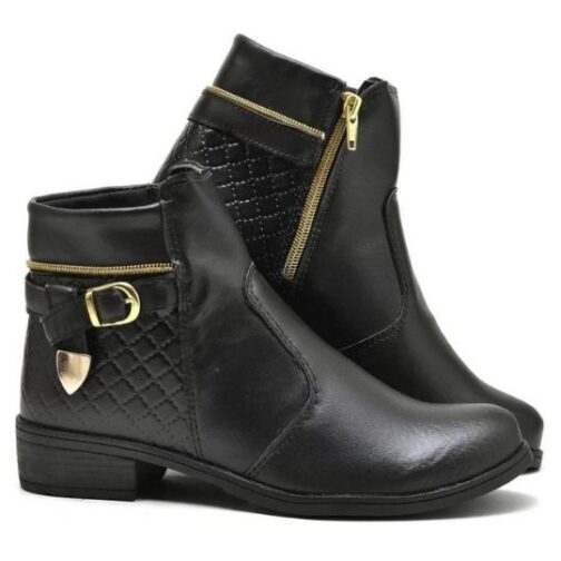 Bota cano curto com fivela e detalhe dourados