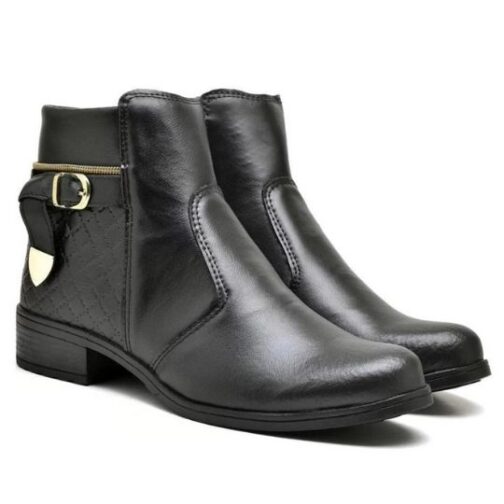 Bota cano curto com fivela e detalhe dourados