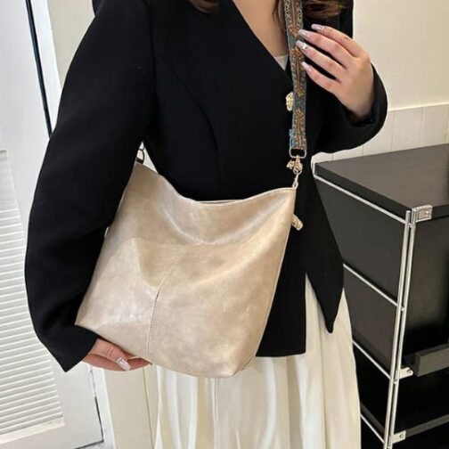 Bolsa Vintage com alça ajustável e zíper de fechamento